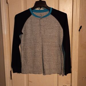 Men's Long-Sleeve Raglan Henley Sweater - Gray with Black Sleeves